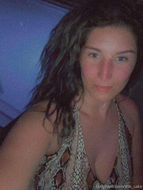 this cake model pornographic img