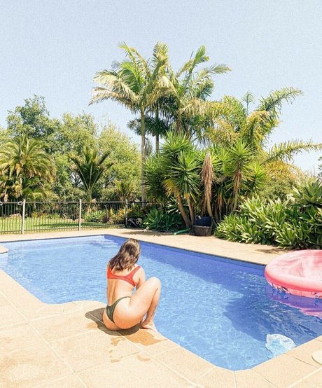 LouiseWhyyte model high quality images