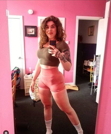 hipthrustqueen pretty model pic