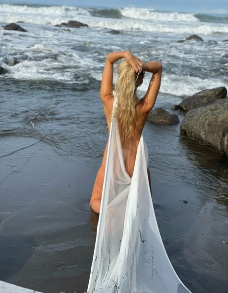 chelseawavess nudes actress gallery