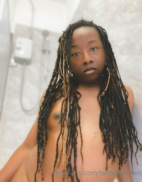 tsebonyvixen model nude picture
