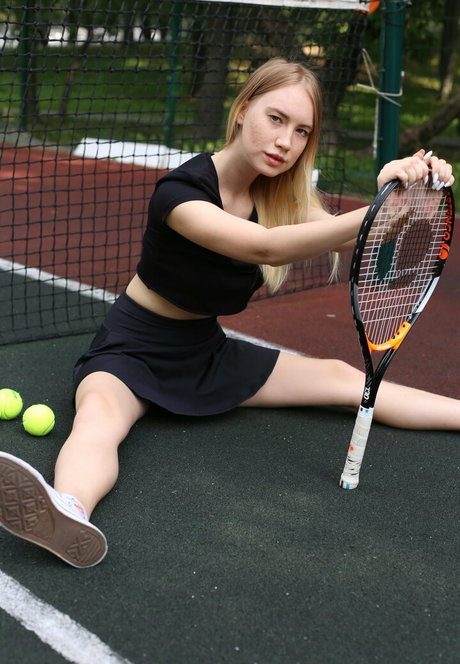 helga pataki model top pic