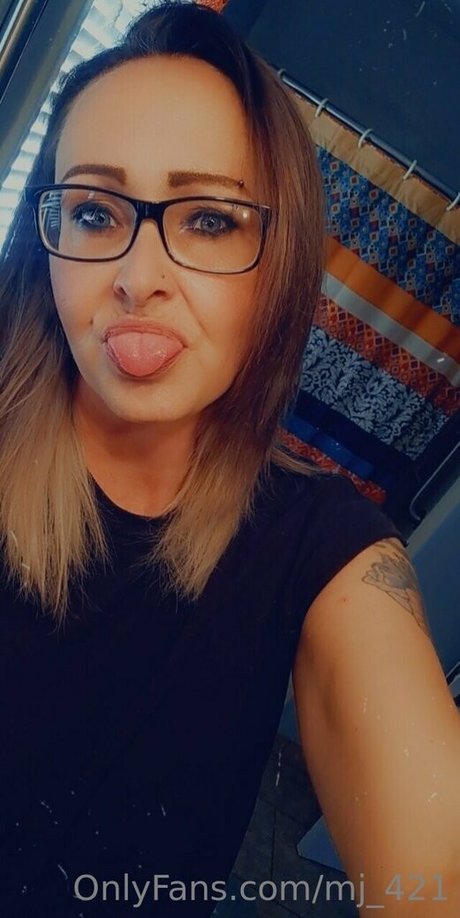 mj 421 model nudes picture