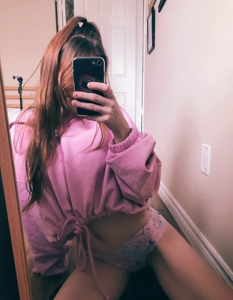 adrianabanana420 beautiful model pic