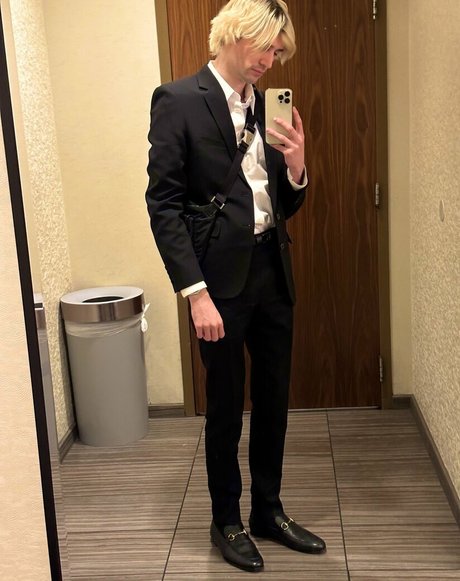 xqcow1 porn actress img