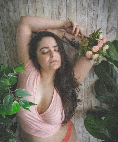 SarahCJB model nude pic