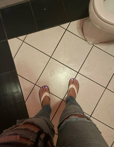 teasye high quality model image