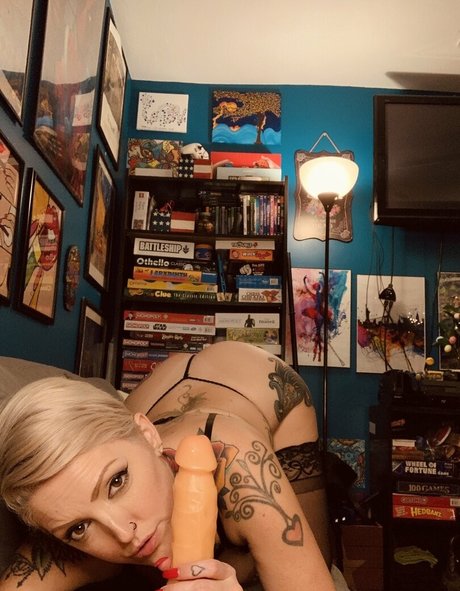 KeriLov3 porn model pic