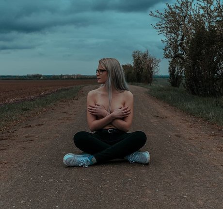 sari safari32 model sex pictures