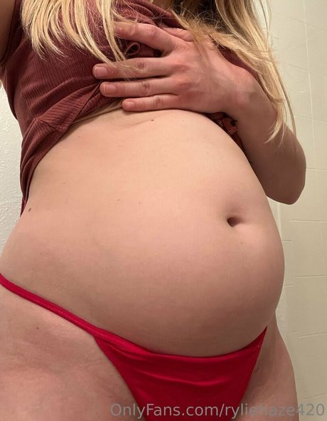 ryliehaze420 adult actress image