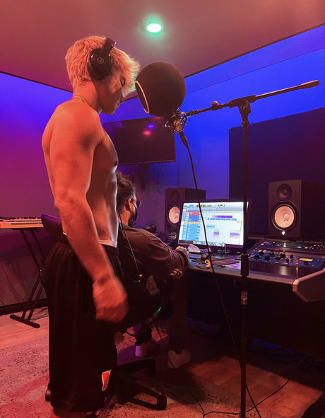 prettyboyaedan star best photo