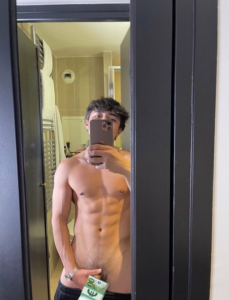 prettyboyaedan model nudes photos