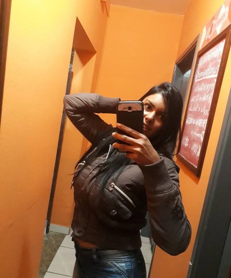 Evelim Alves hot pornstar images