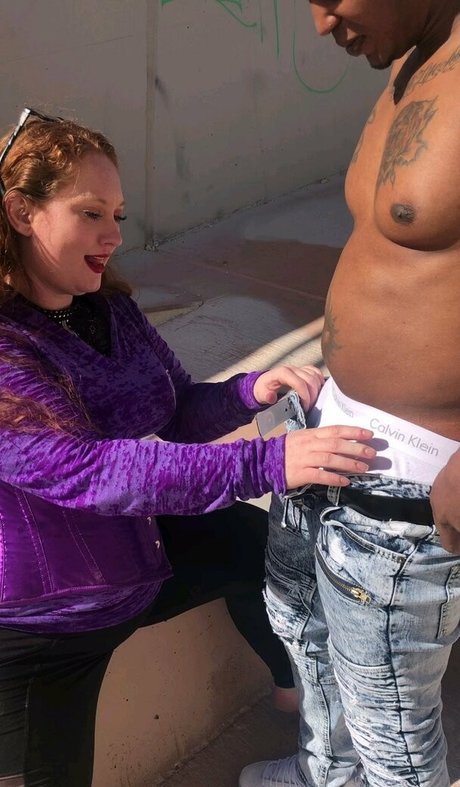 myliemoore star nude picture