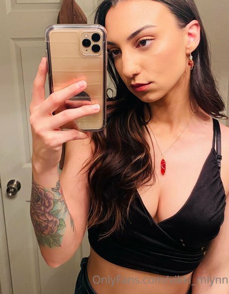 Vikki Mlynn model exclusive images