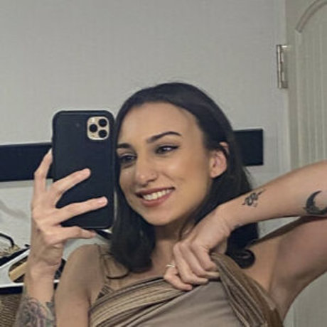 Vikki Mlynn beautiful star galleries