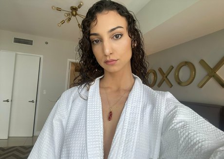 Vikki Mlynn model naked archive