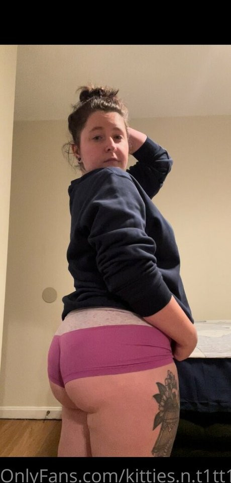 kitties n t1tt1es model high quality photo