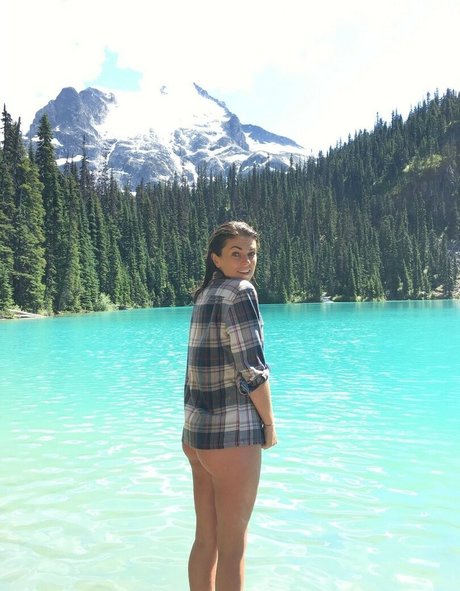 Serinda Swan beautiful actress galleries