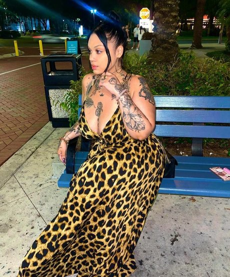 Krisssss__x nude pornstar photo