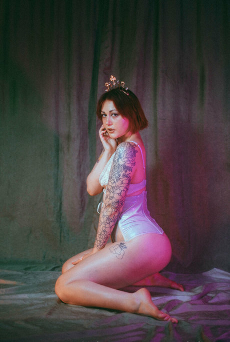 aziebugx xxx star galleries