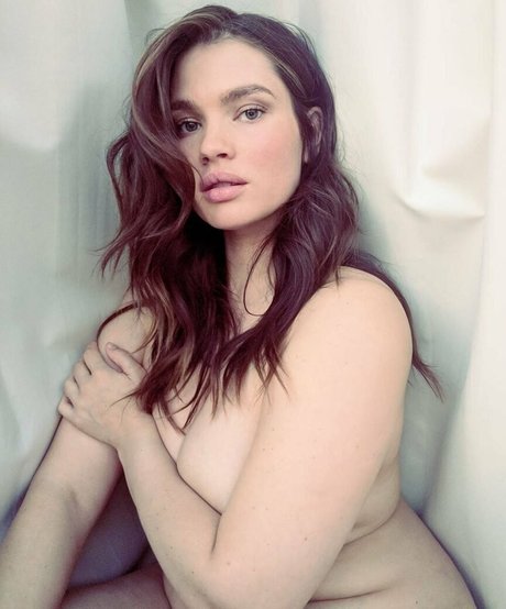 Tara Lynn star naked pics