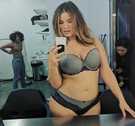 Tara Lynn high quality actress pics