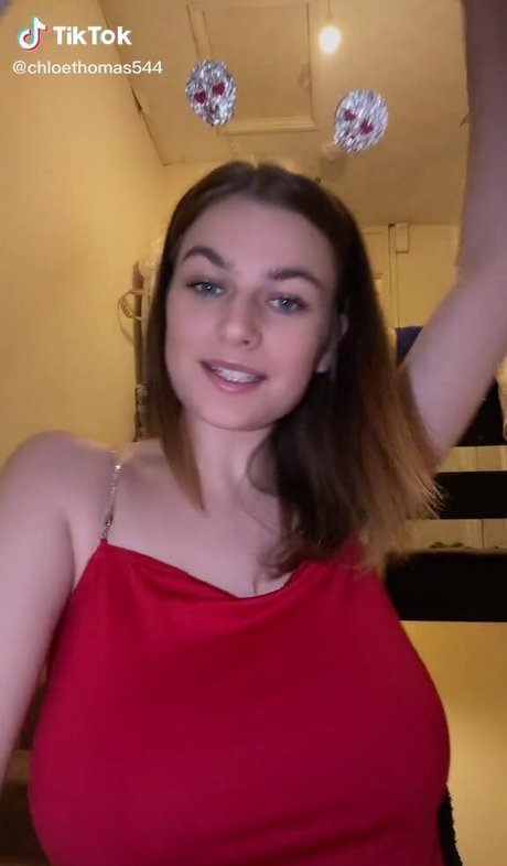 Chloe Louise Thomas top model pic