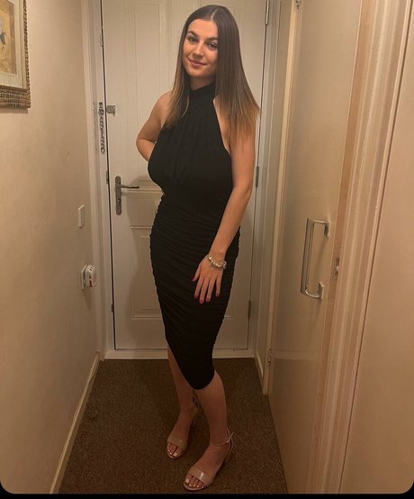 Chloe Louise Thomas star hd image