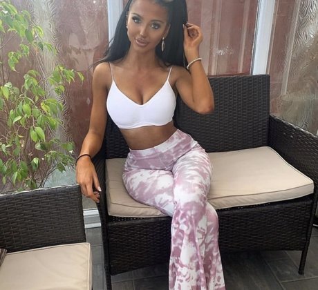 Beth Amelia art actress pics