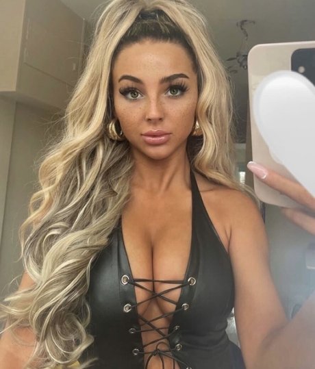 Beth Amelia sexy star img