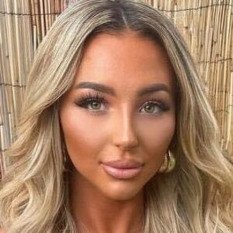 Beth Amelia sexy model gallery