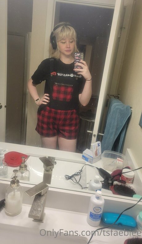 Tsfaebiee art actress photo