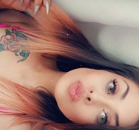 vipeach model naked pictures