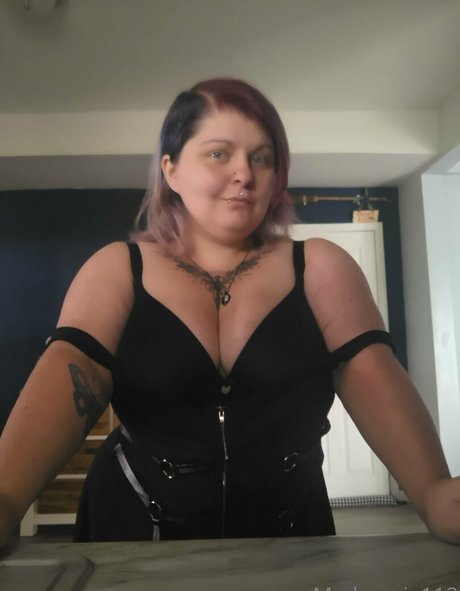 madmoxie112 model high quality picture