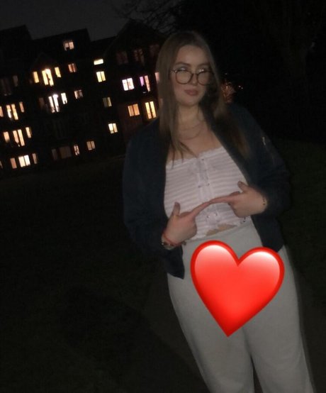 Lydia B beautiful star image