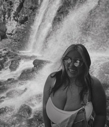 Isabelle Maltais erotic pornstar img