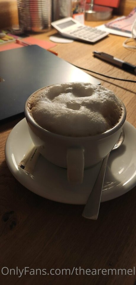 thearemmel hd model photo