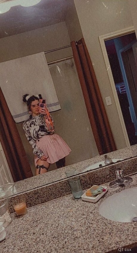 qtlux model exclusive pictures