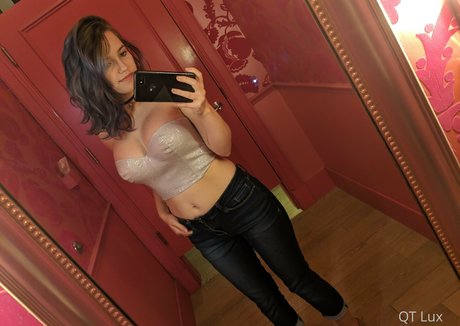 qtlux naked model pics
