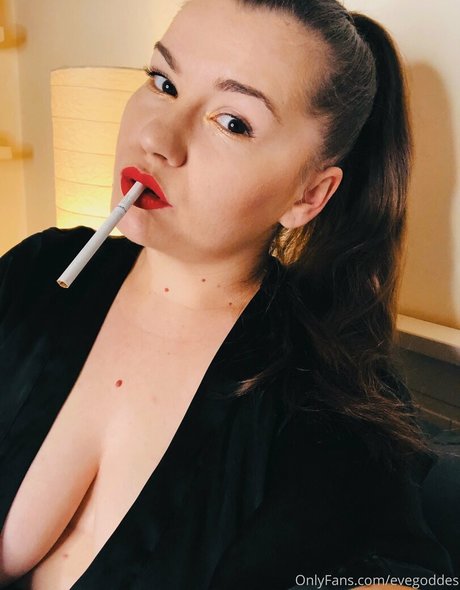 evegoddes model hot img