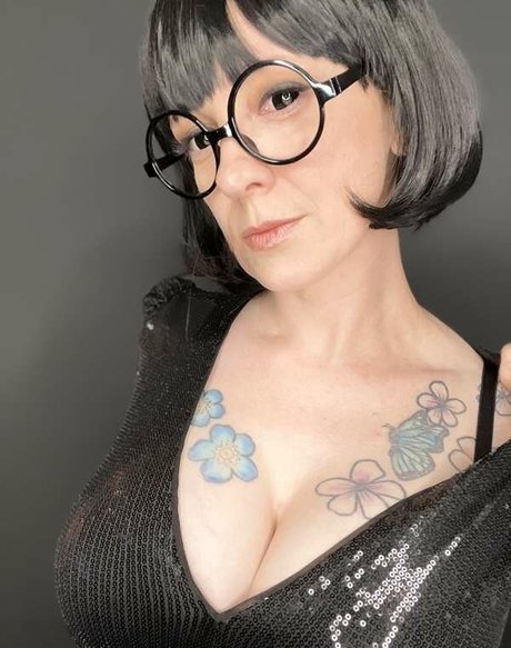 Onlygettingbrighter art model image