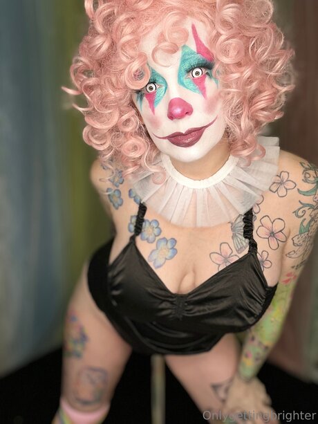 Onlygettingbrighter nude model photo