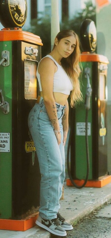 Allysqt erotic star image