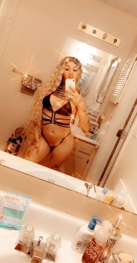 Kitty Hung erotic actress picture