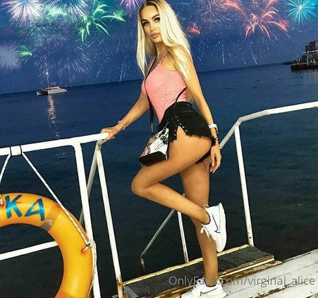 virginal alice top model galleries