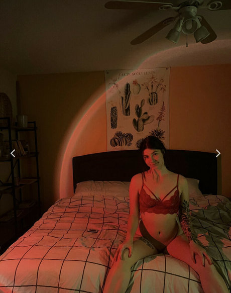 OakandPillow sexy actress img