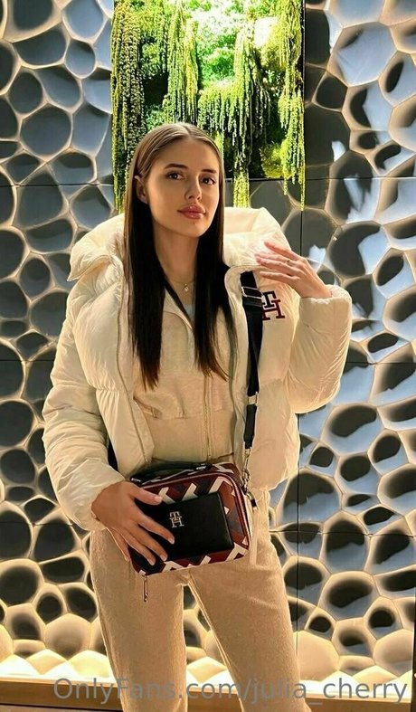 julia cherry top actress picture