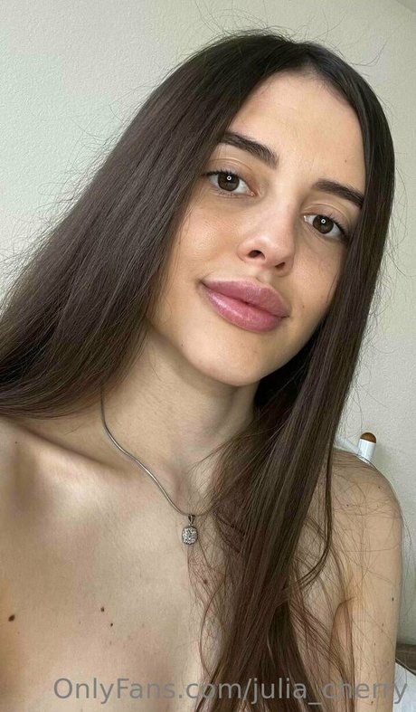 julia cherry star hot img