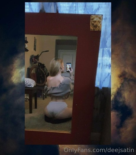 deejsatin nude star gallery